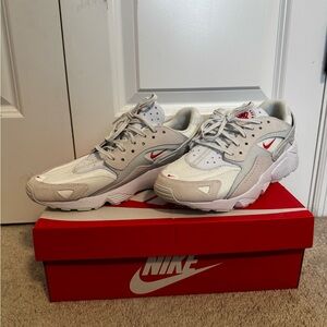 NikeAir Huarache Runner 'Photon Dust University Red'